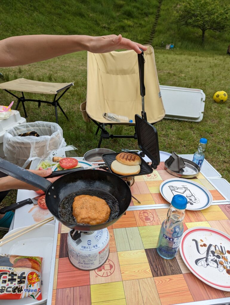 朝ごはんは手作りハンバーガー