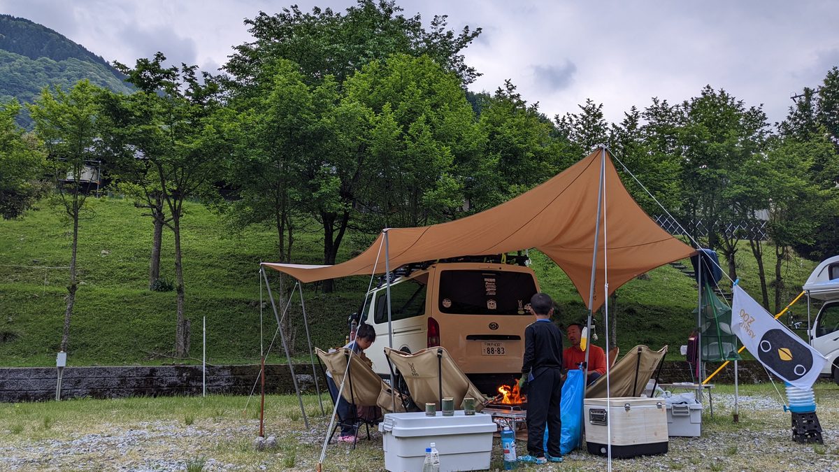 地面が土だから、ペグが打てて火が使えるRVパーク
