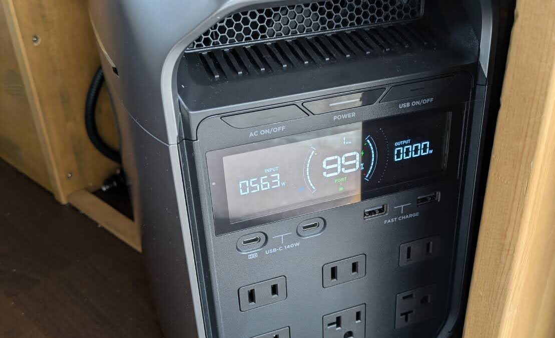 車内に鎮座するDELTA 3 Plus