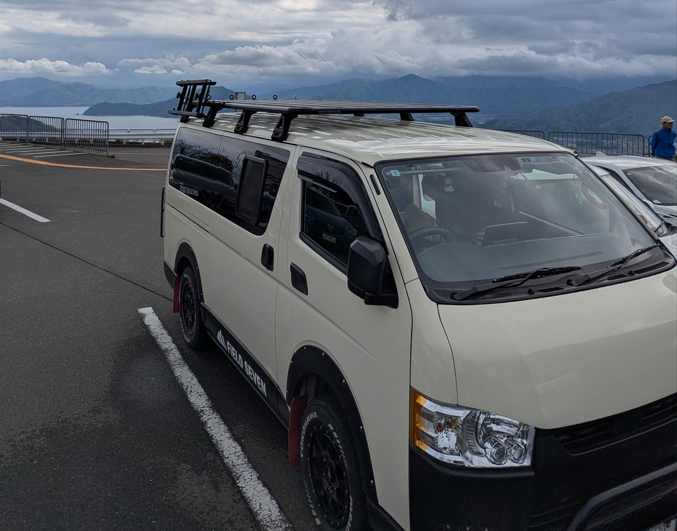 ハイエースとRHINO-RACK「PIONEER 6 PLATFORM」