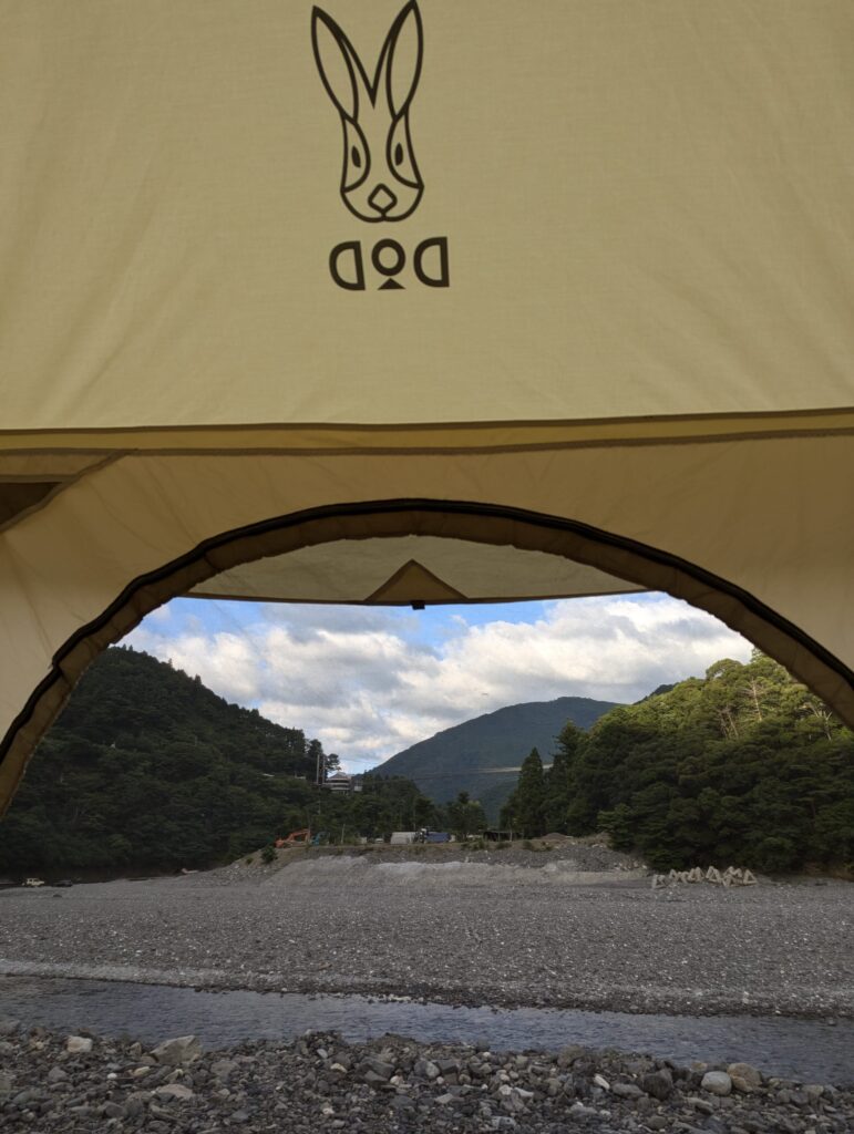 テントの中から見た谷瀬の吊り橋
