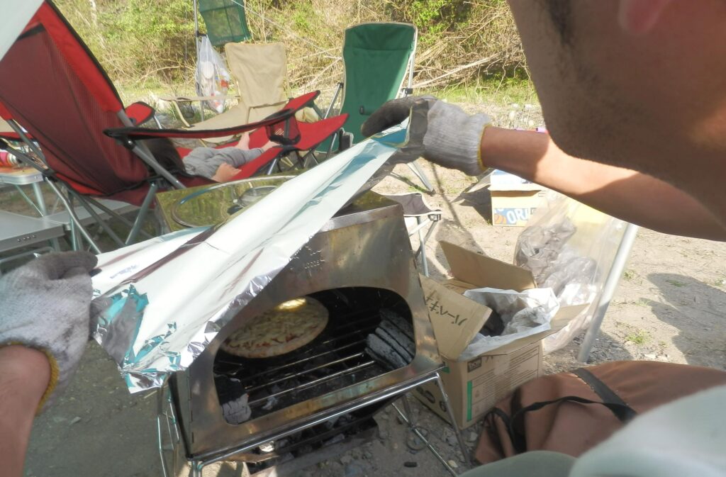 KAMADOでピザを焼いている最中