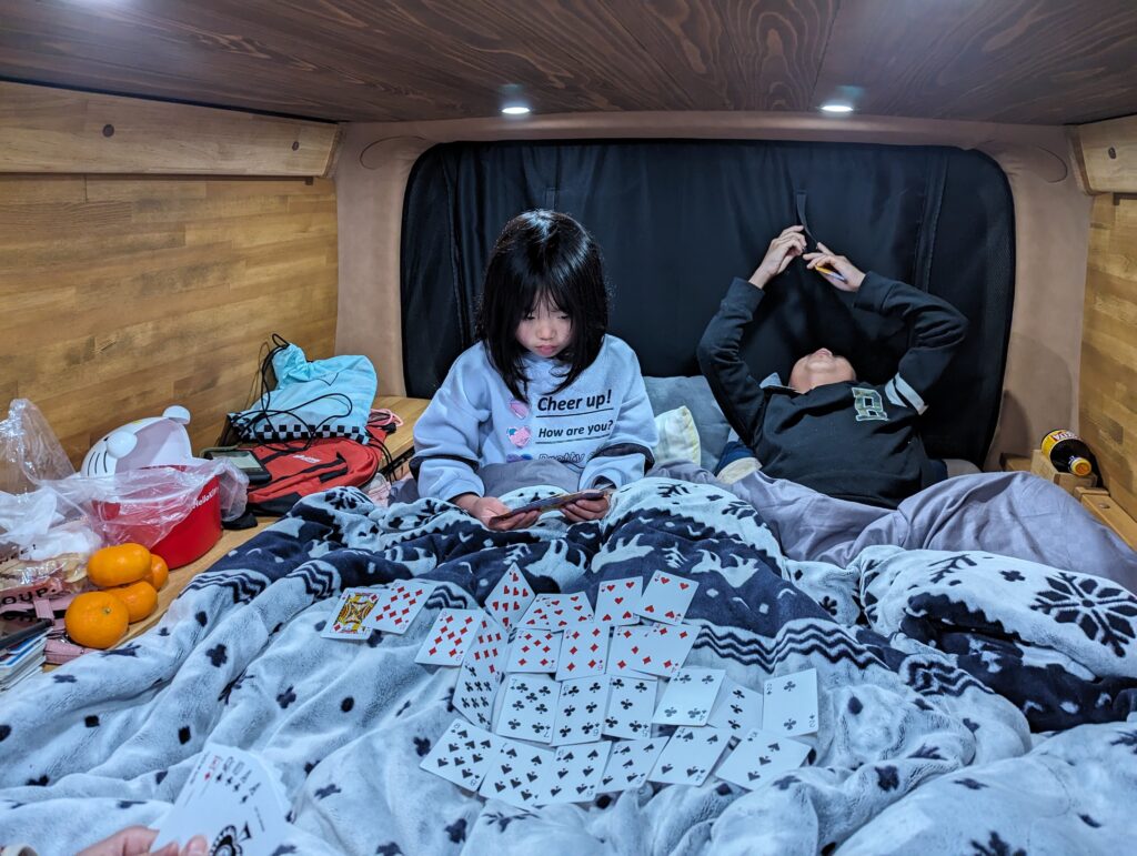 車内でトランプ♪
