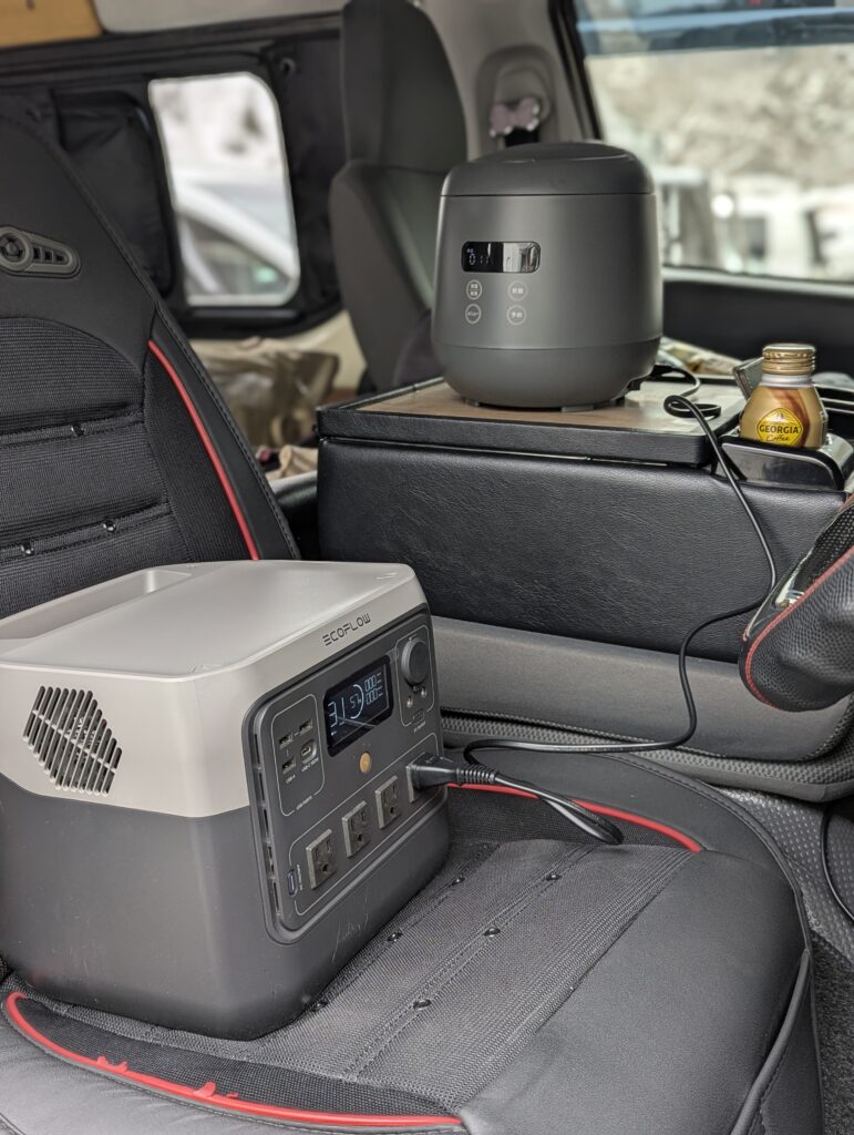 ポーダブル電源で炊飯器を使用中