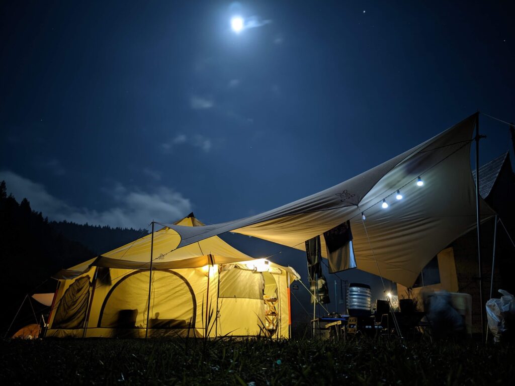 テントとタープと夜空