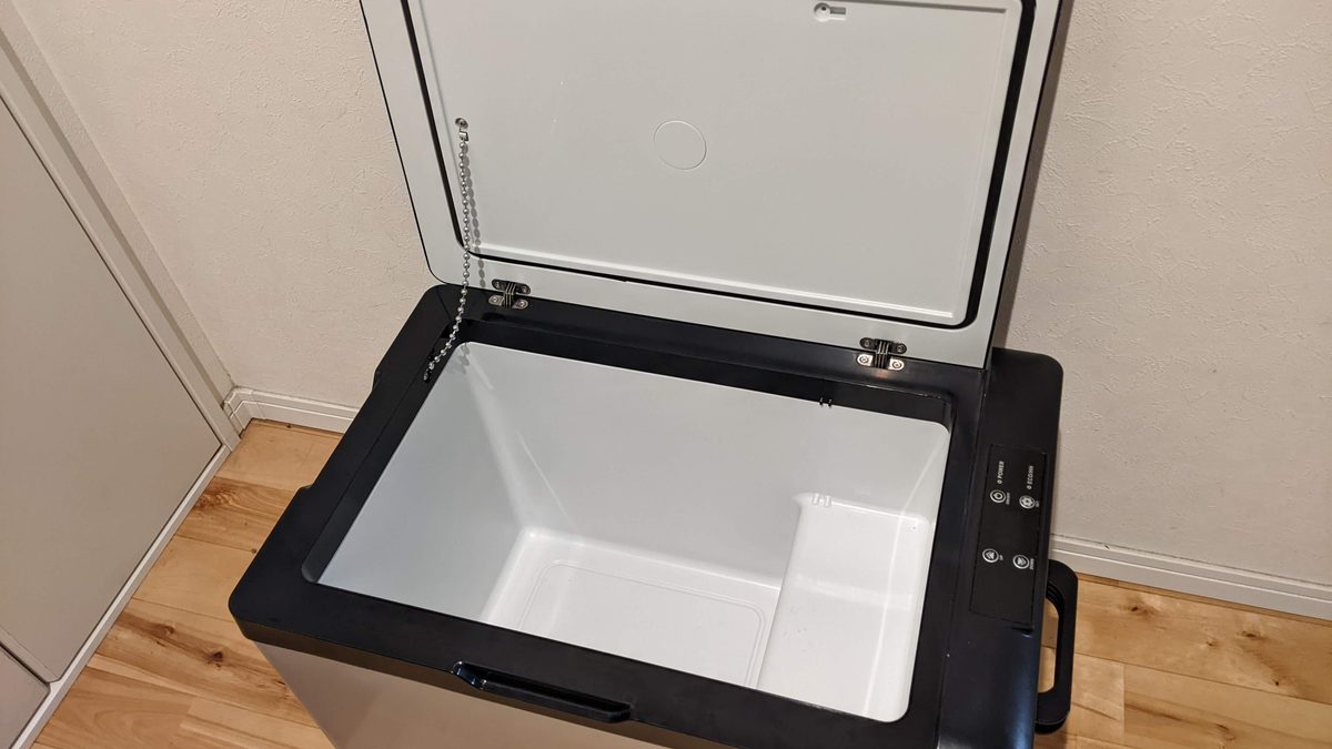 Sumeriyの車載冷蔵冷凍庫には仕切りのカゴやバスケットは付いてません
