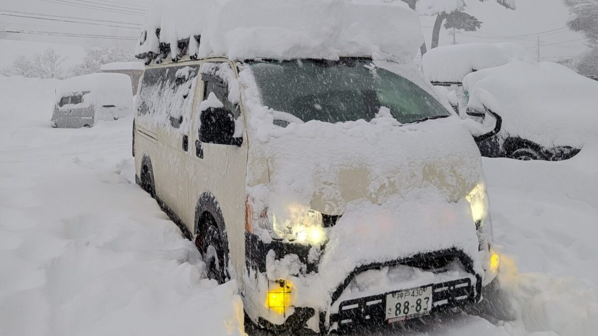 大雪の中での車中泊